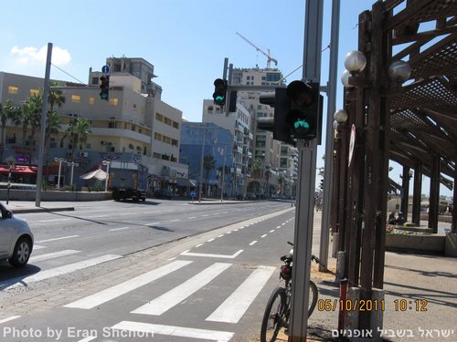 רמזור האופניים הראשון בישראל, טיילת תל אביב